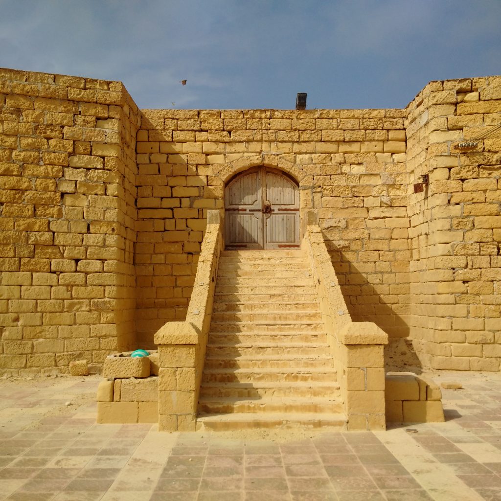 Il-Qolla l-Bajda Battery front
