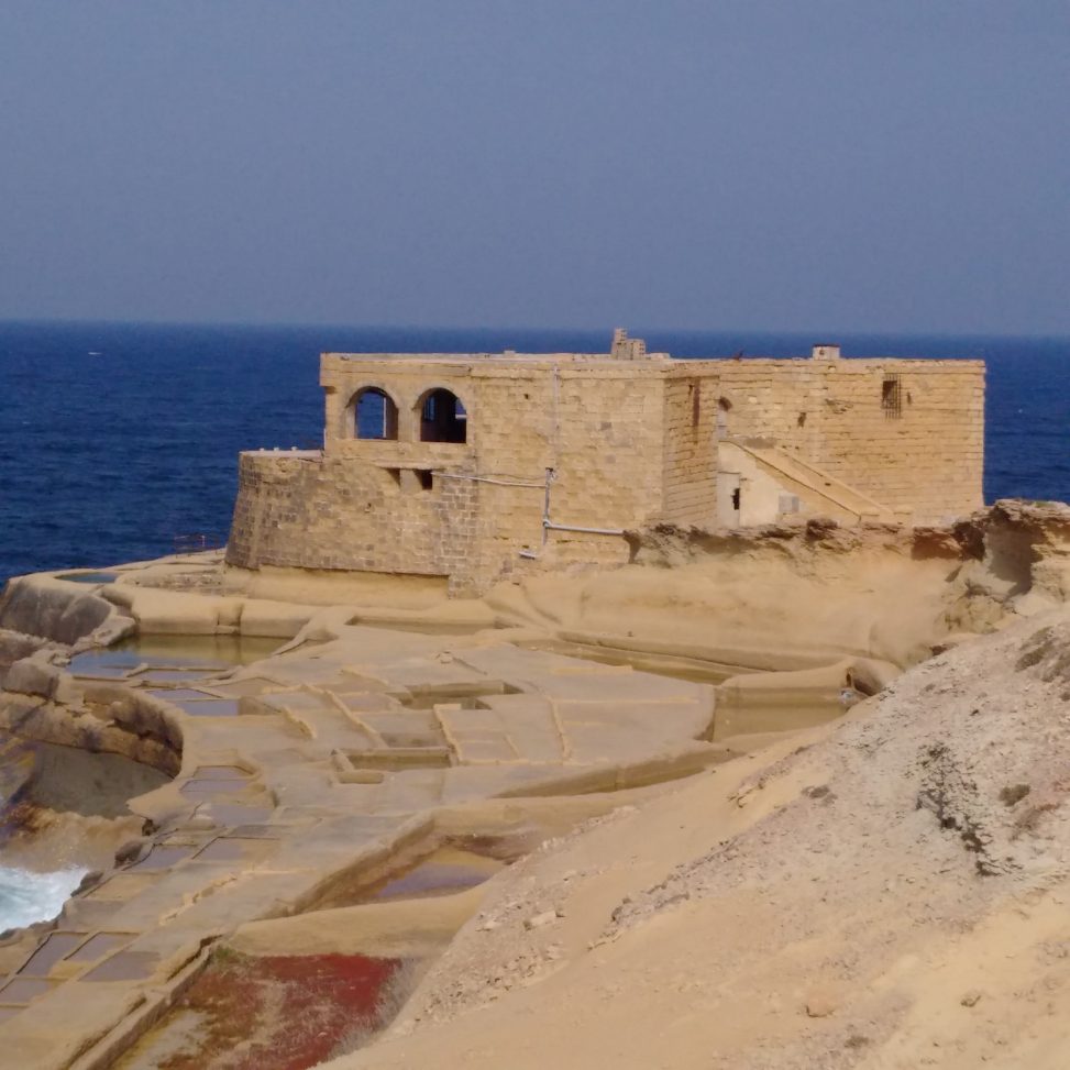 Il-Qolla l-Bajda Battery
